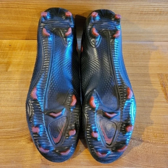 Nike Phantom Black & Red detail Men's pull on soccer cleats 7.5 - Picture 9 of 9